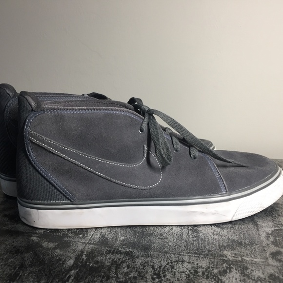 nike toki mid